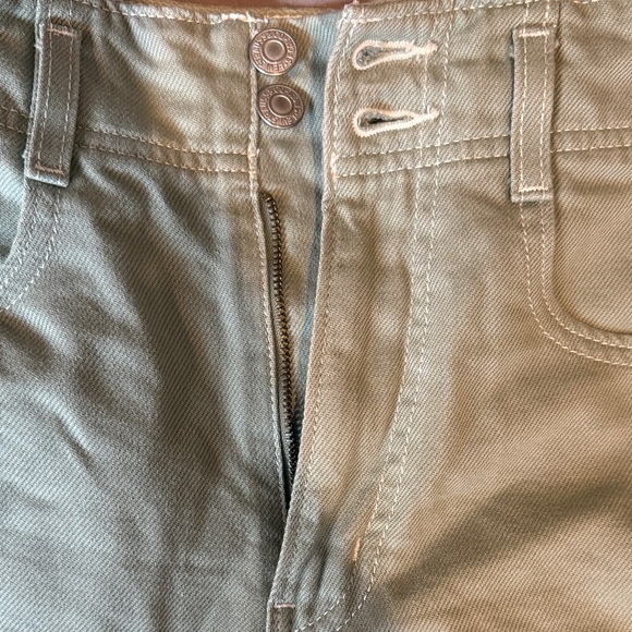 Levi's High Wasted Mom Shorts - Picture 3 of 5